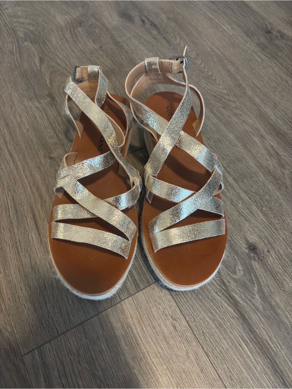 Lucky Brand LK- Jenepper platform strappy sandal- Platinum Luther